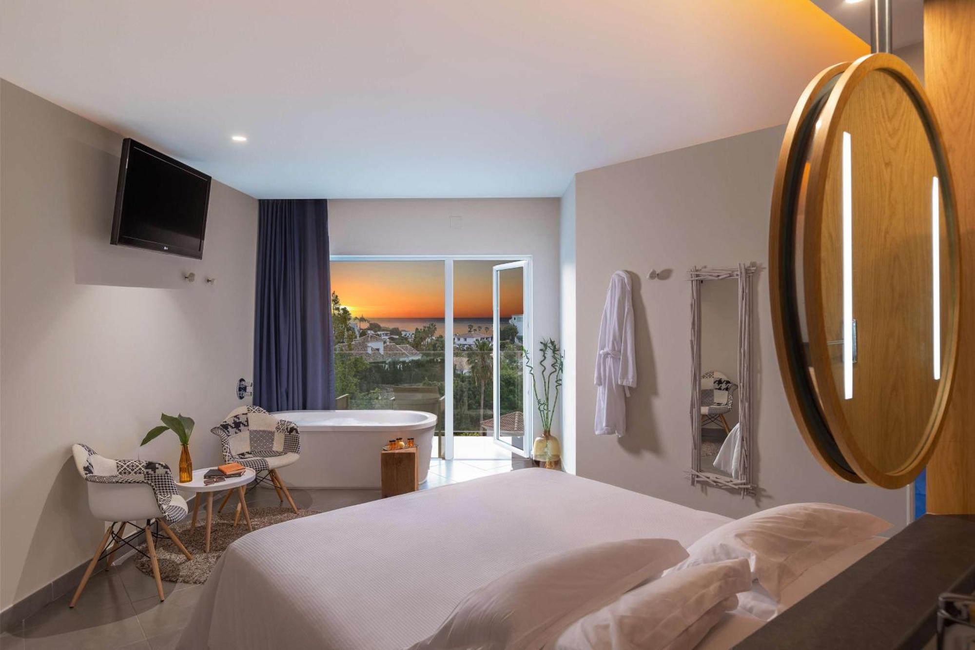 Higueron Hotel Curio Collection By Hilton (Adults Only) Fuengirola Esterno foto